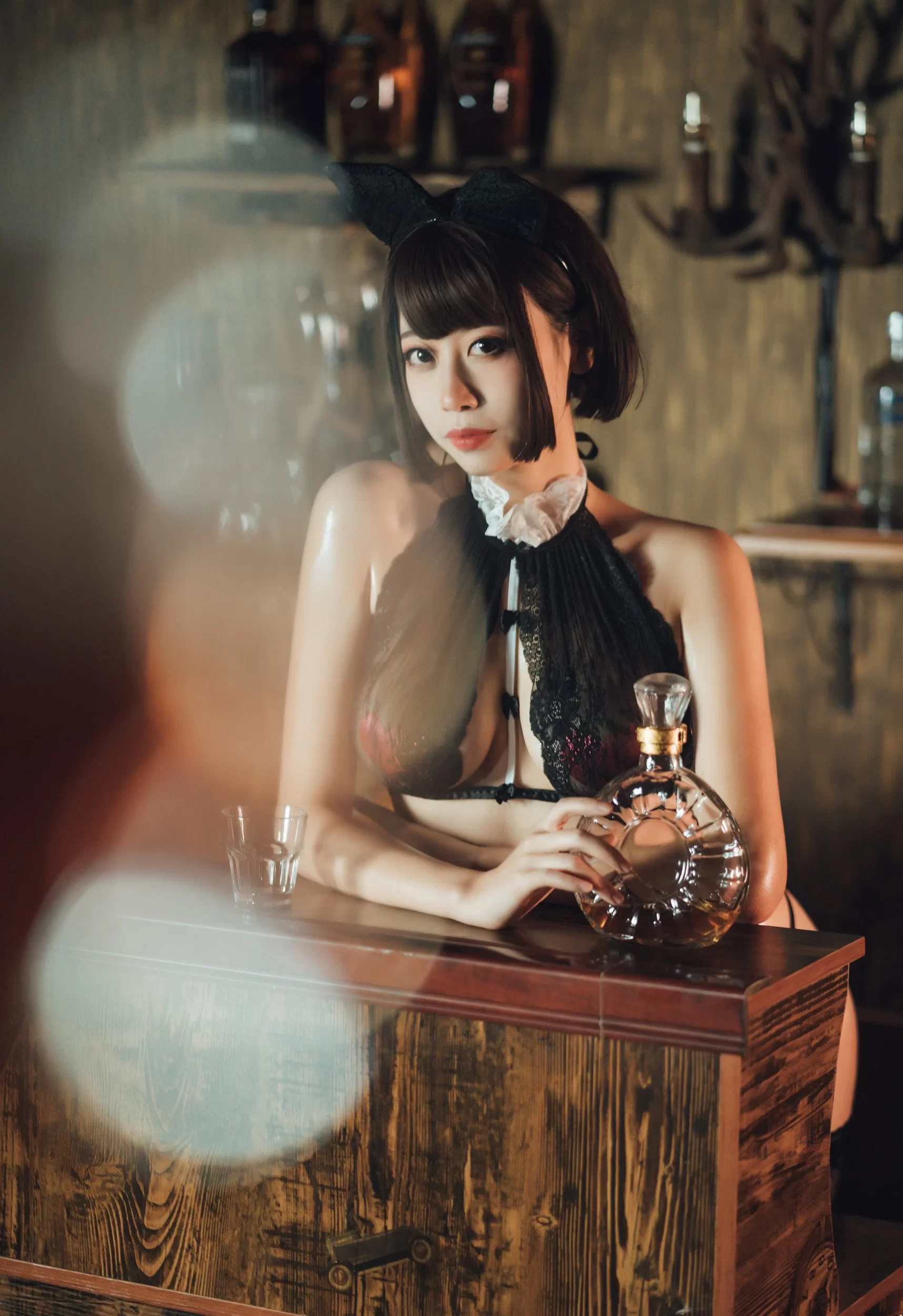 奈汐酱Nice – 酒吧老板娘 [18P-11.27 MB]