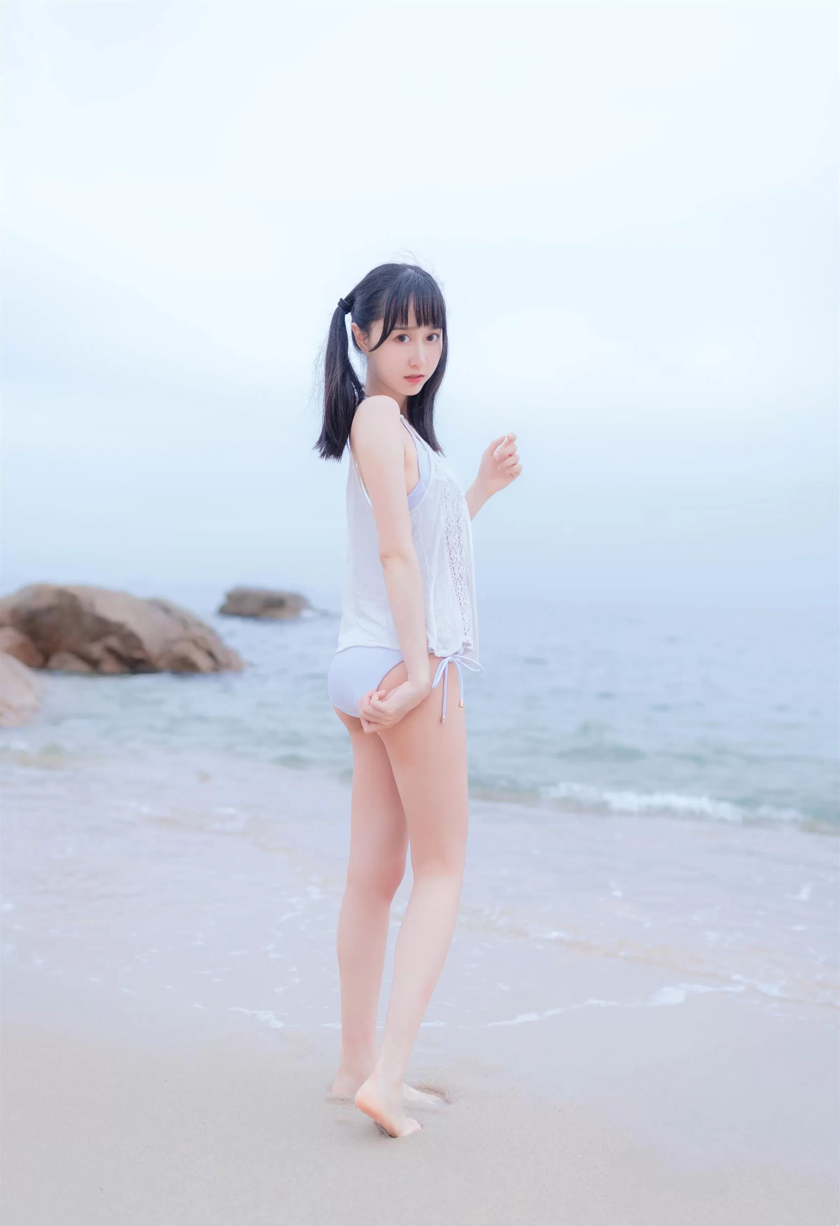 木绵绵 – 海边白色比基尼 [30P-7.49 MB]
